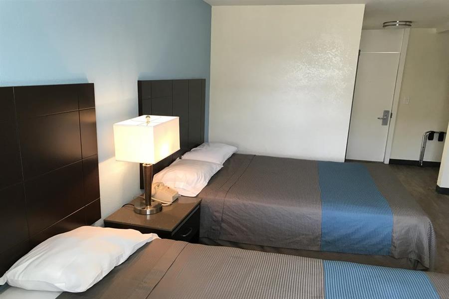 Inn Of Long Beach Image Of Two Queen Size Beds