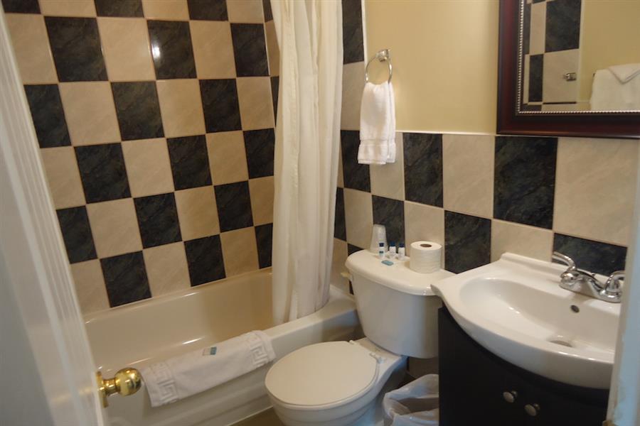 Classic Room - Bathroom_20181005-17302374.JPG